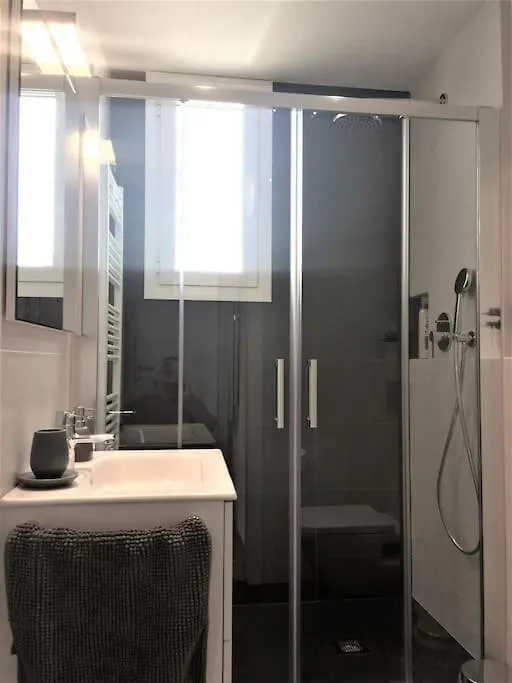 Lovely & Bright Vila Olimpica Beach Apartment 바르셀로나 스페인